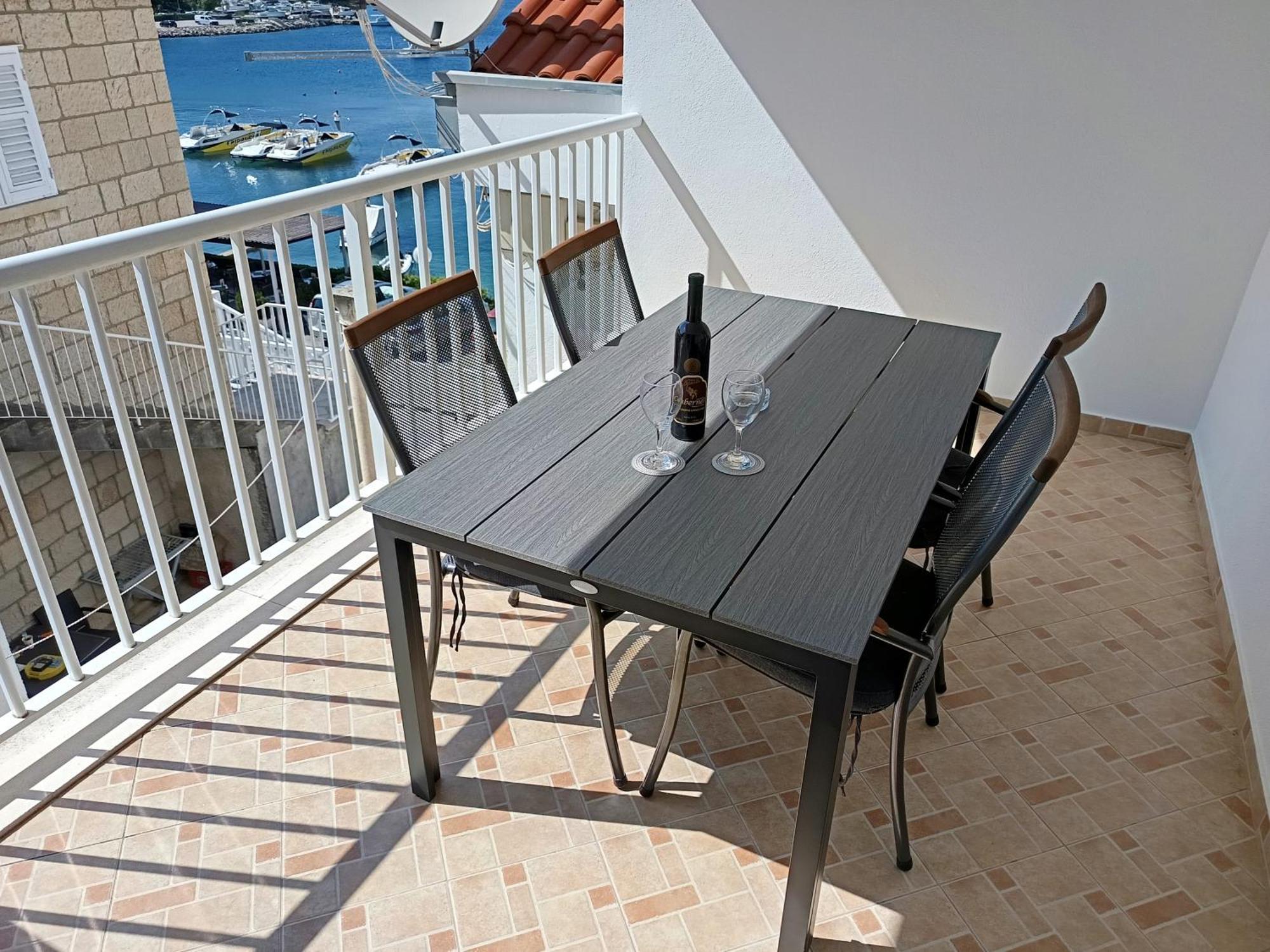 Huoneisto Vanda Seafront Superior *